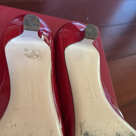Absolutely gorgeous Salvatore Ferragamo shoes. Great condition! - Picture 4 of 4